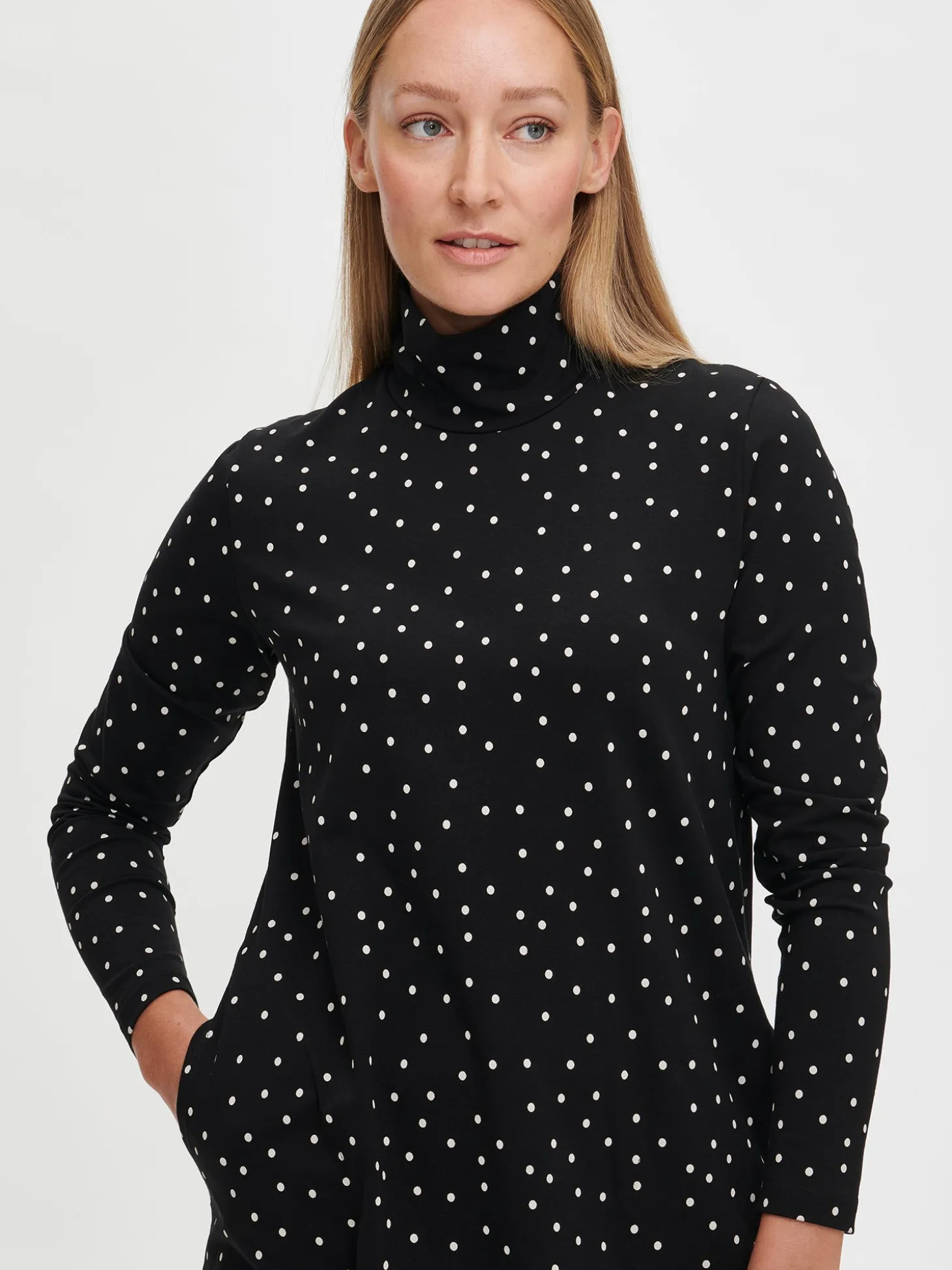 INES poolotunika - mustavalkoinen